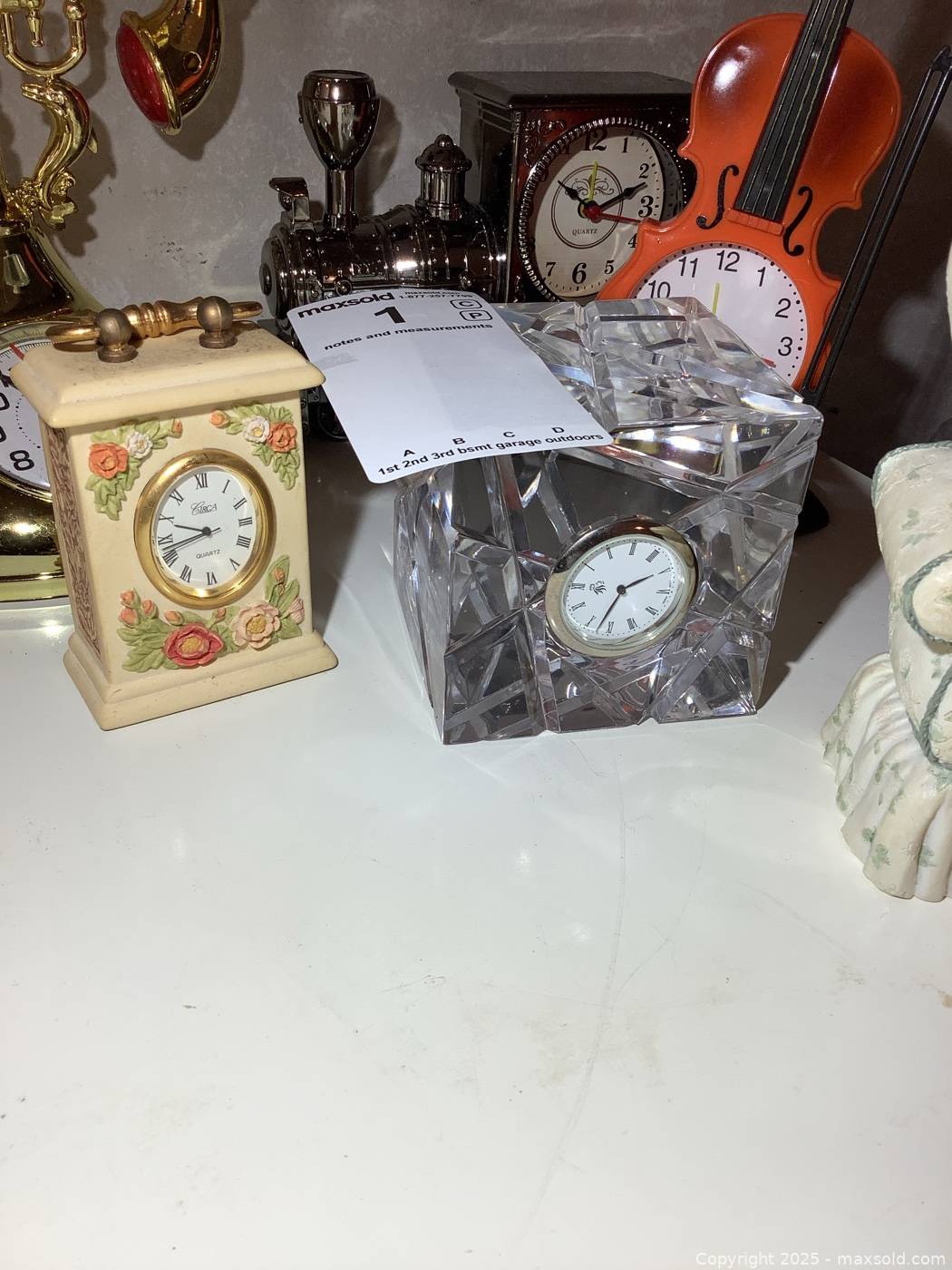 Six novelty battery desk clocks | Maxsold