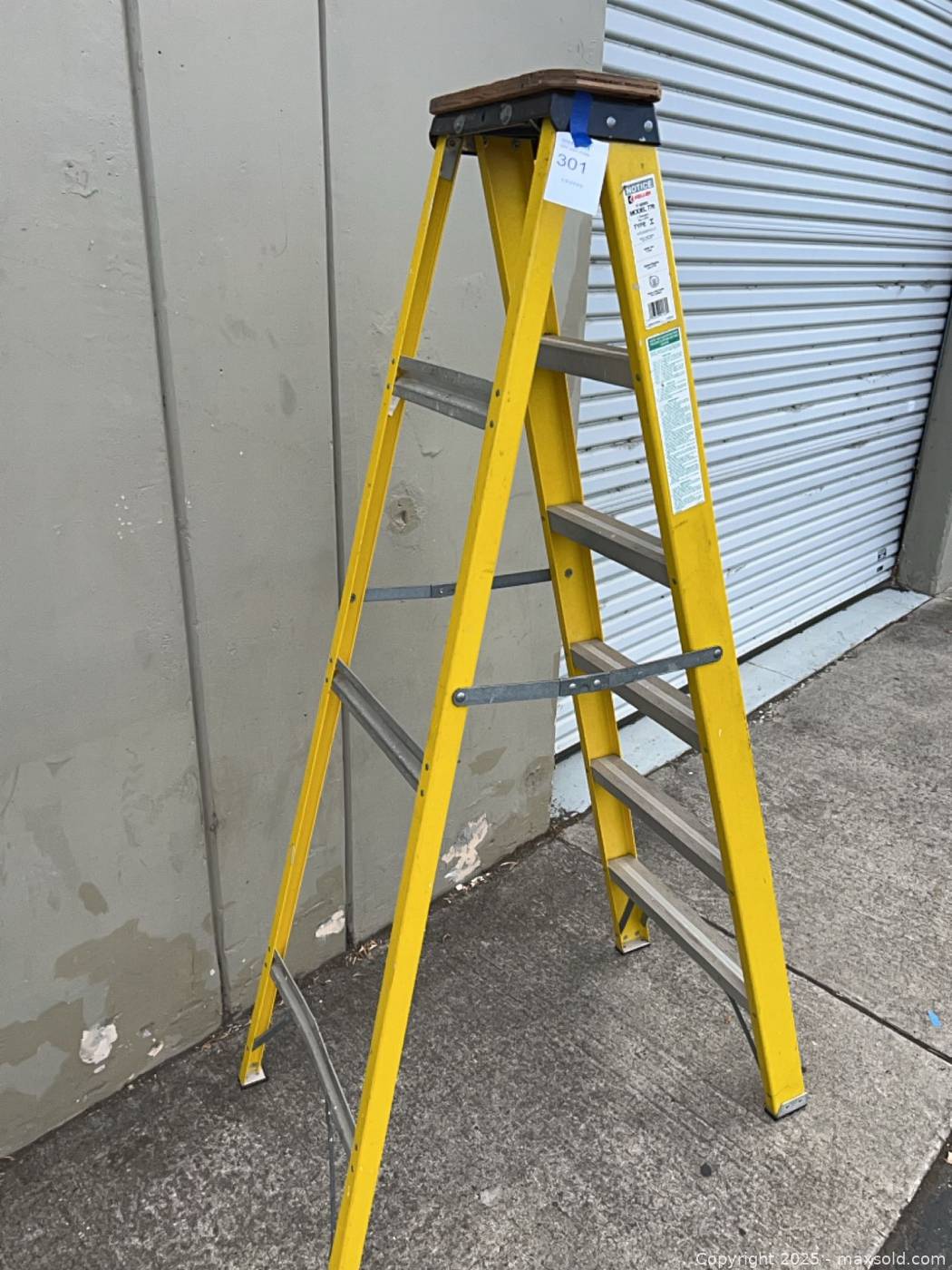 Re Ladder Keller 6-ft fiberglass step ladder Type I | Maxsold