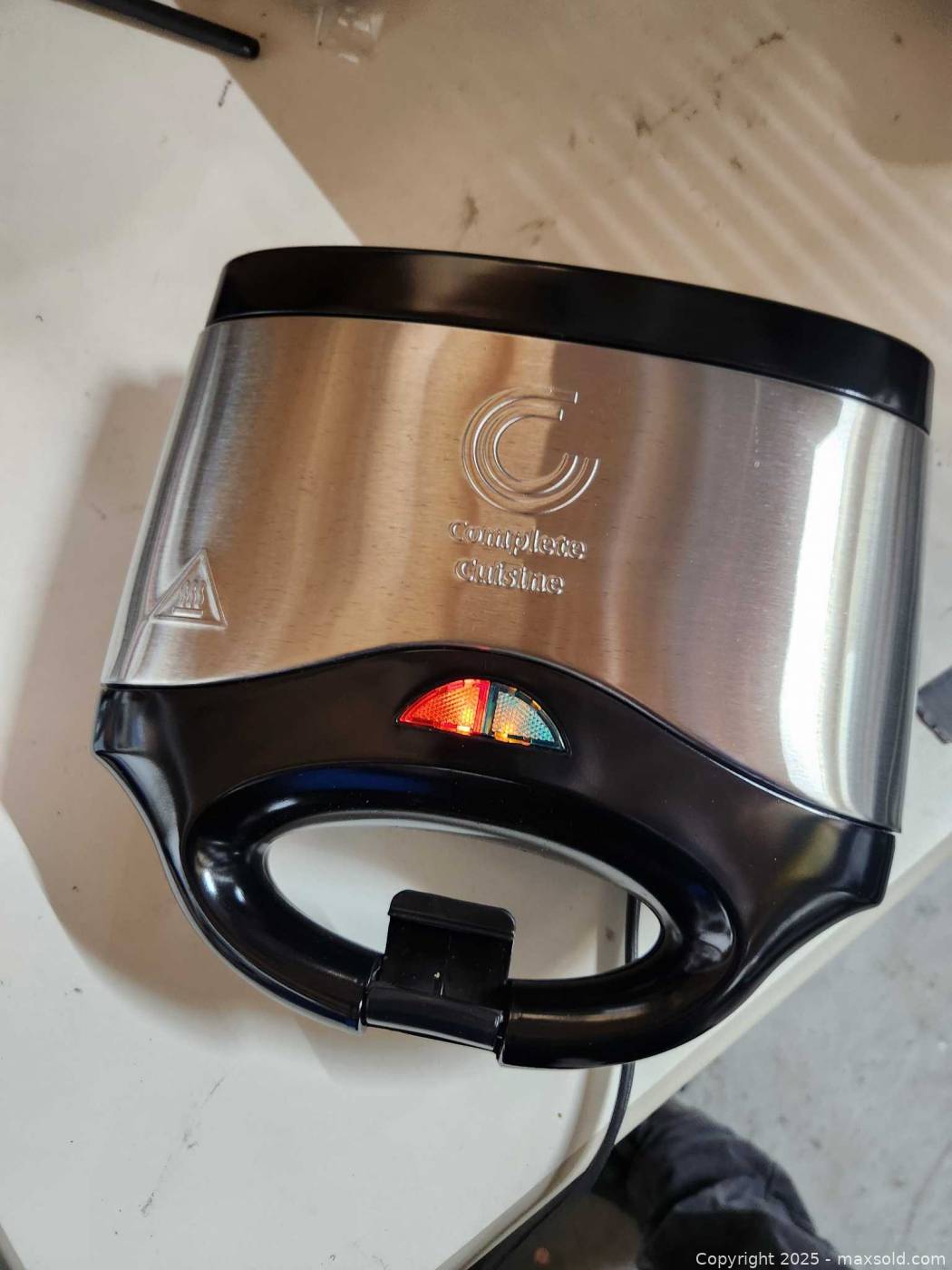 Complete Cuisine 2-Slice Waffle Maker | Maxsold