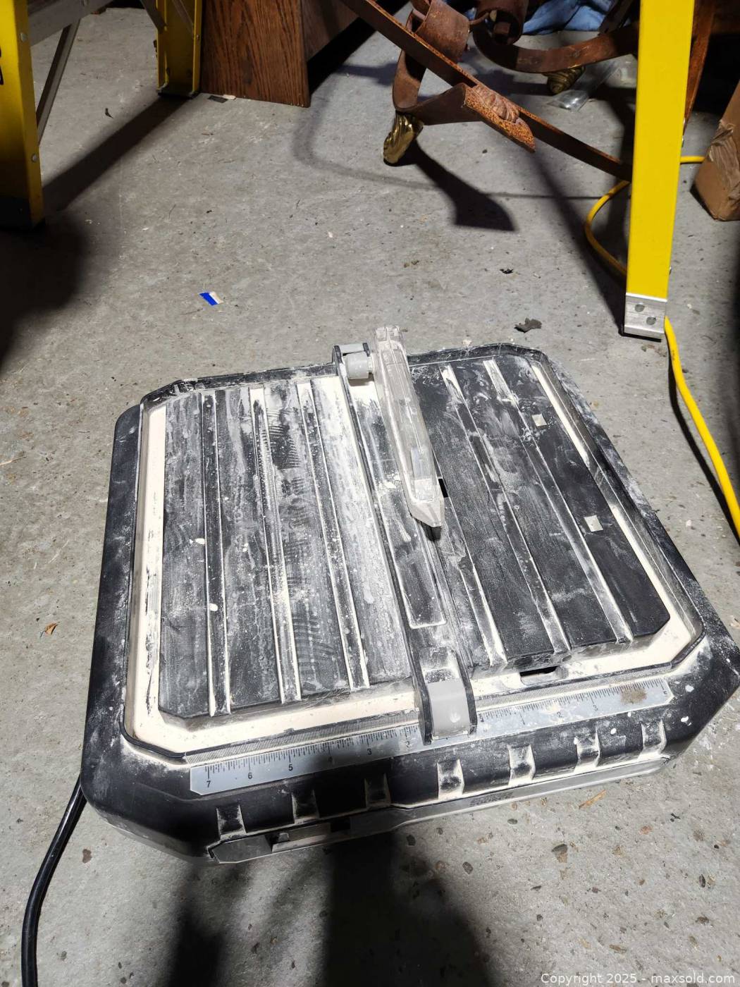 Project Source Tile Project Source tabletop tile saw | Maxsold