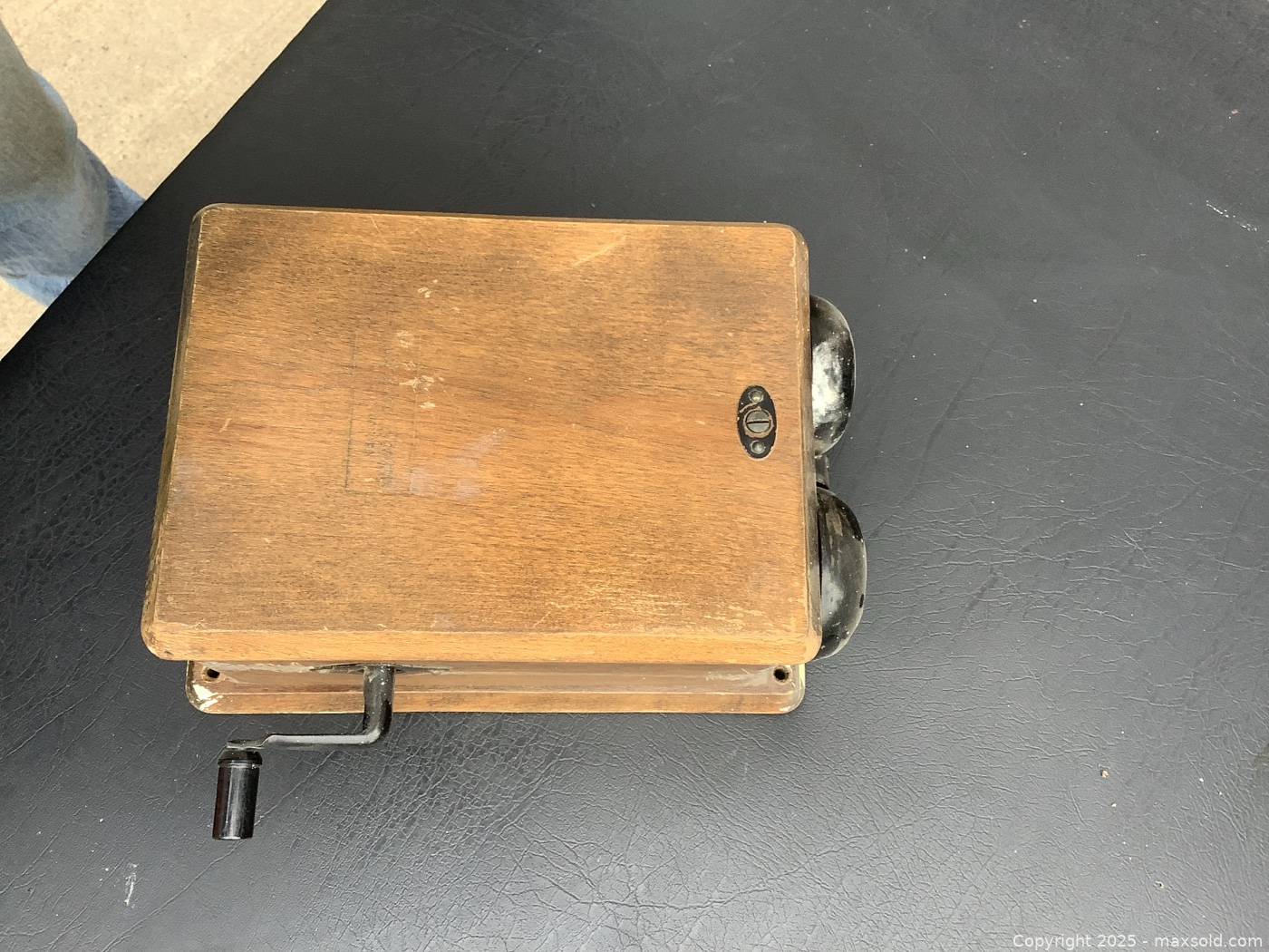Northern Electric wooden crank ringer box | Maxsold