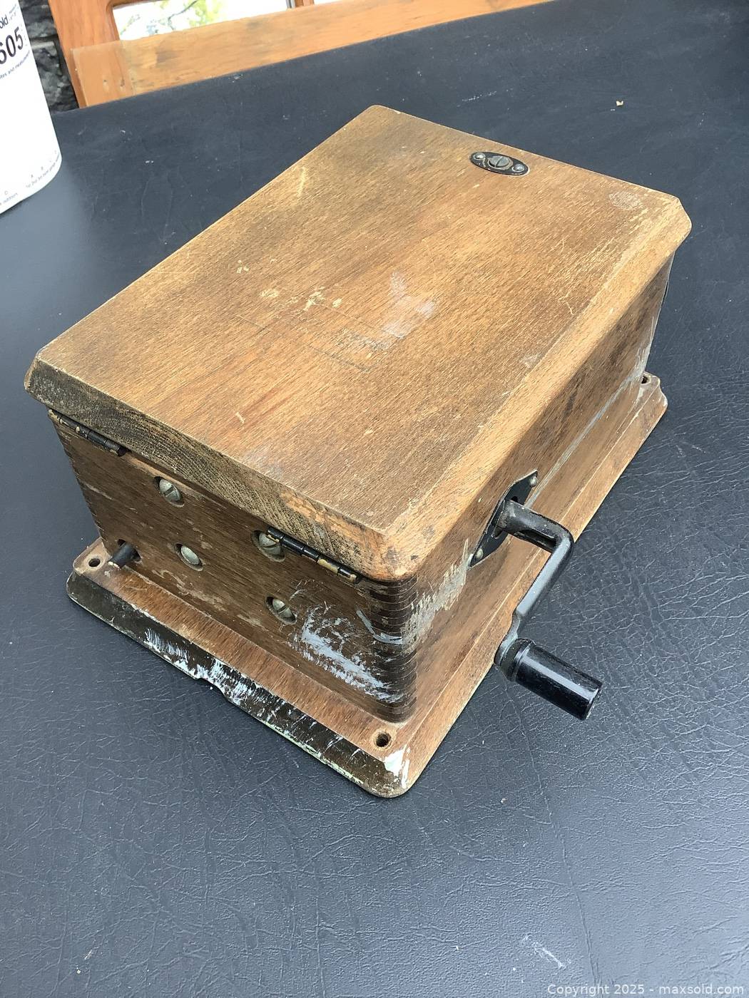 Northern Electric wooden crank ringer box | Maxsold