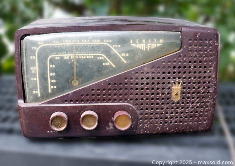 Zenith AM-FM Tube Radio Model 7H822-Z | Maxsold