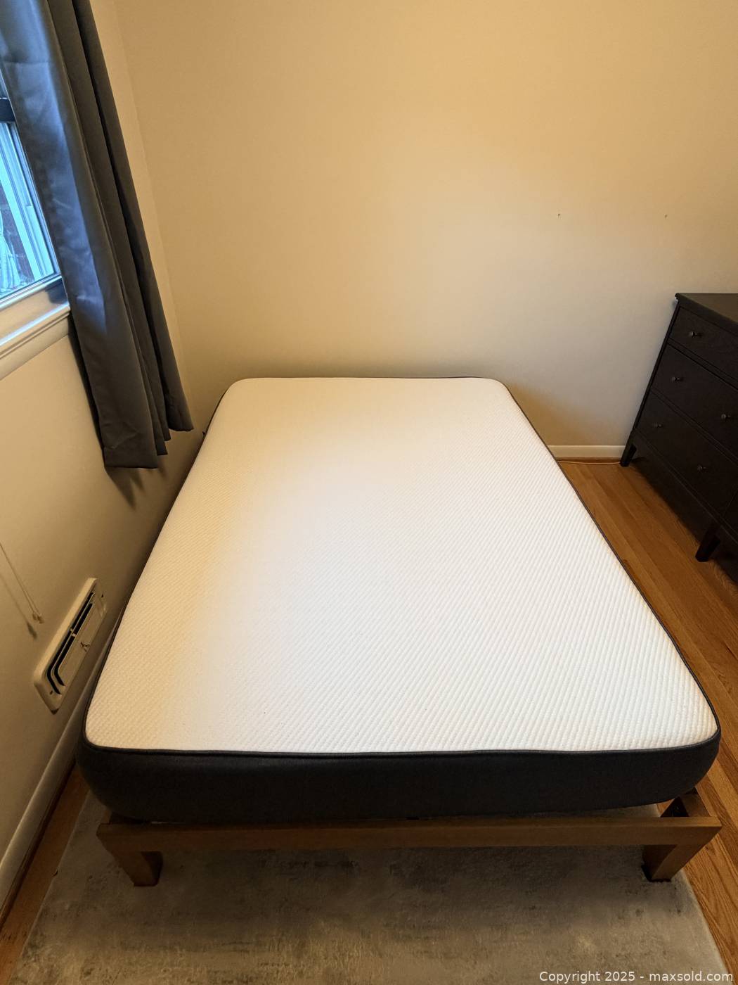 Full-size oak platform bed with Casper mattress | Maxsold