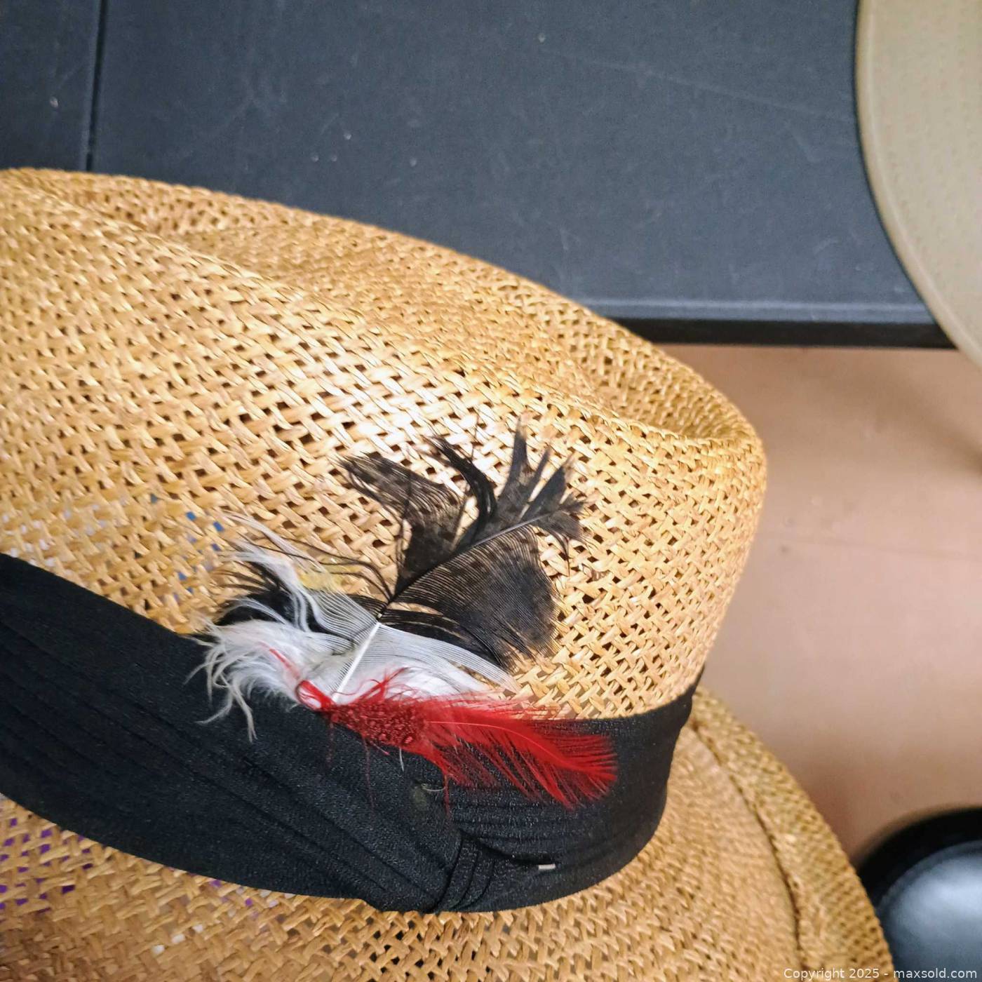 Five men’s hats with cardboard storage box | Maxsold