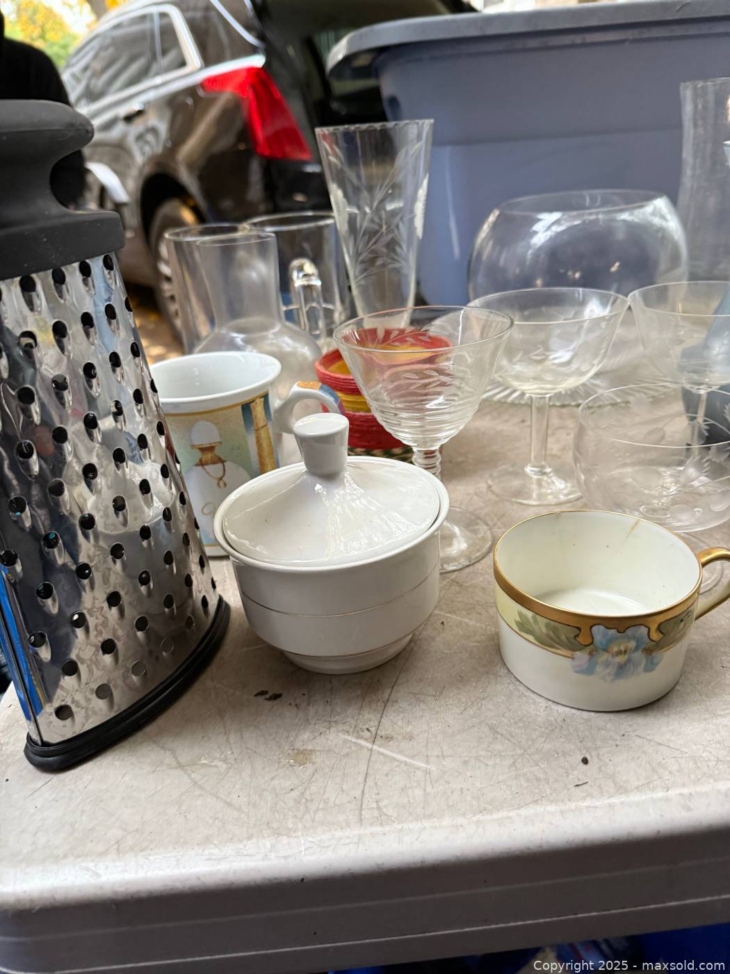 Large mixed kitchenware lot | Maxsold