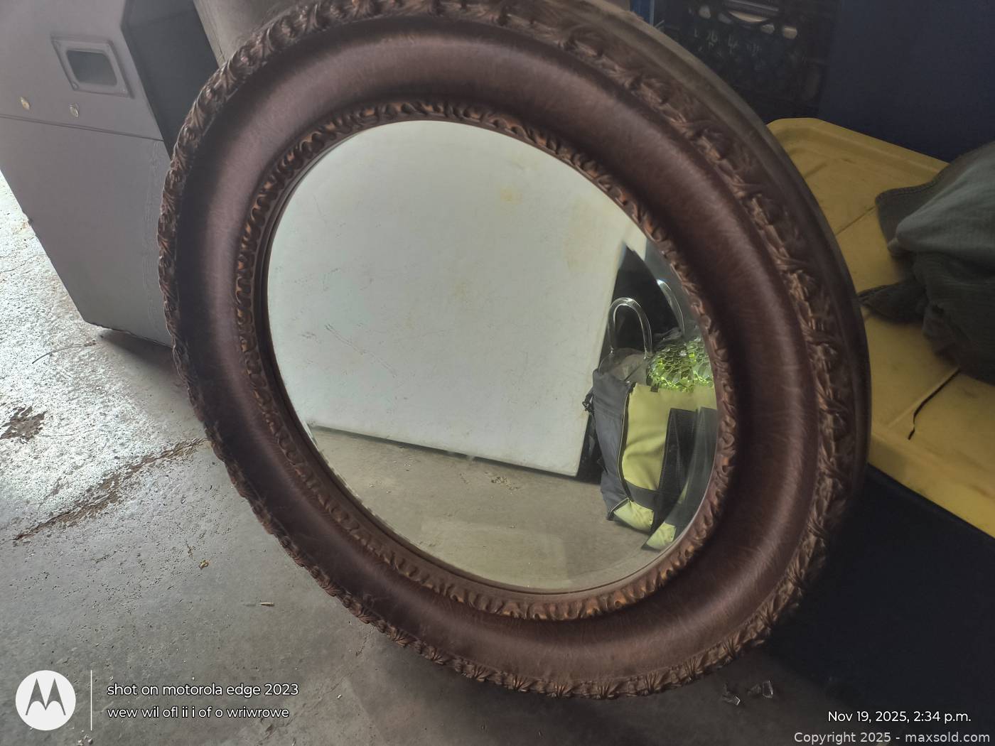 Round ornate wall mirror, 30 in | Maxsold