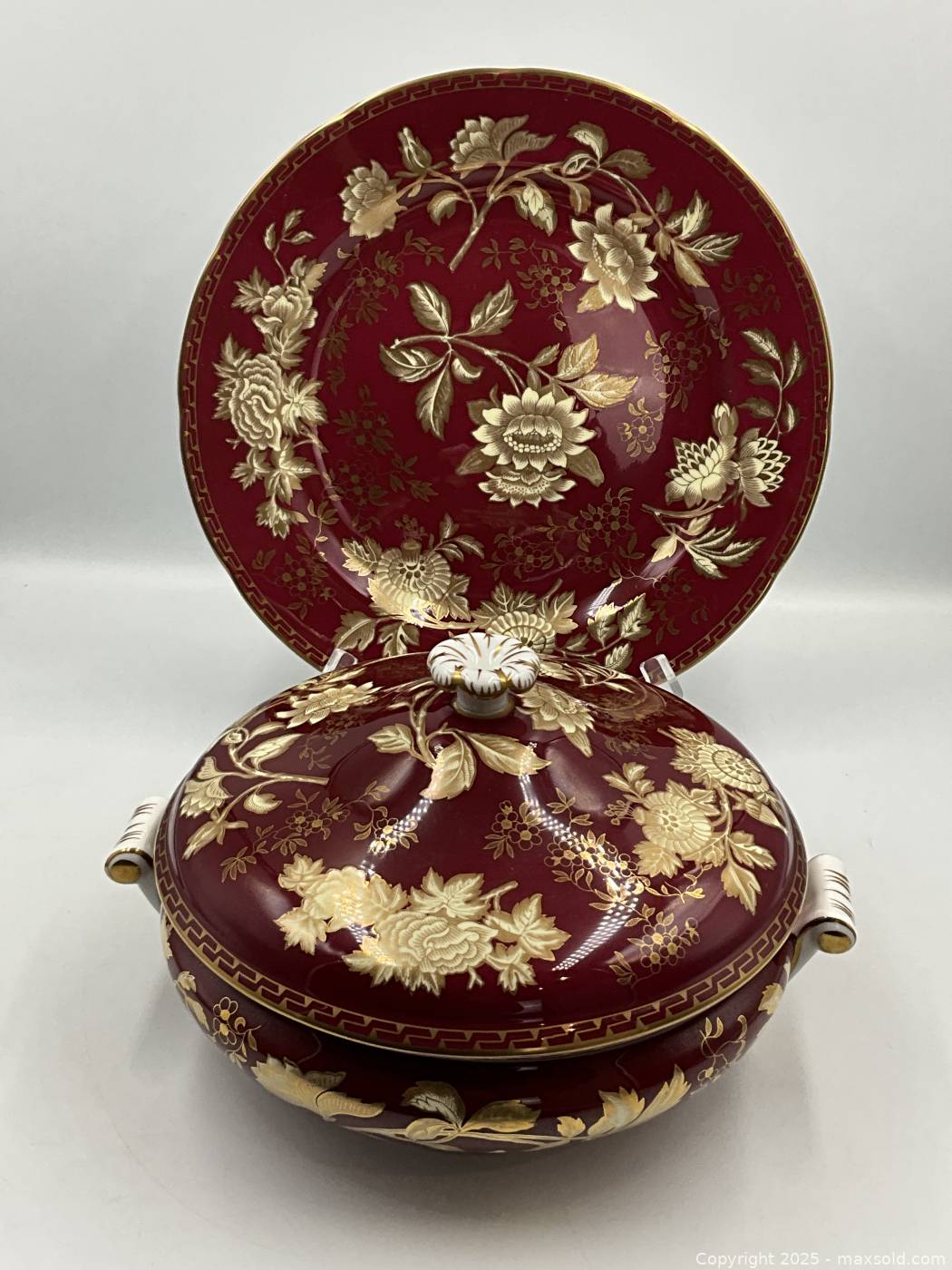 Wedgwood Ruby Tonquin China Set, 92 Pieces | Maxsold