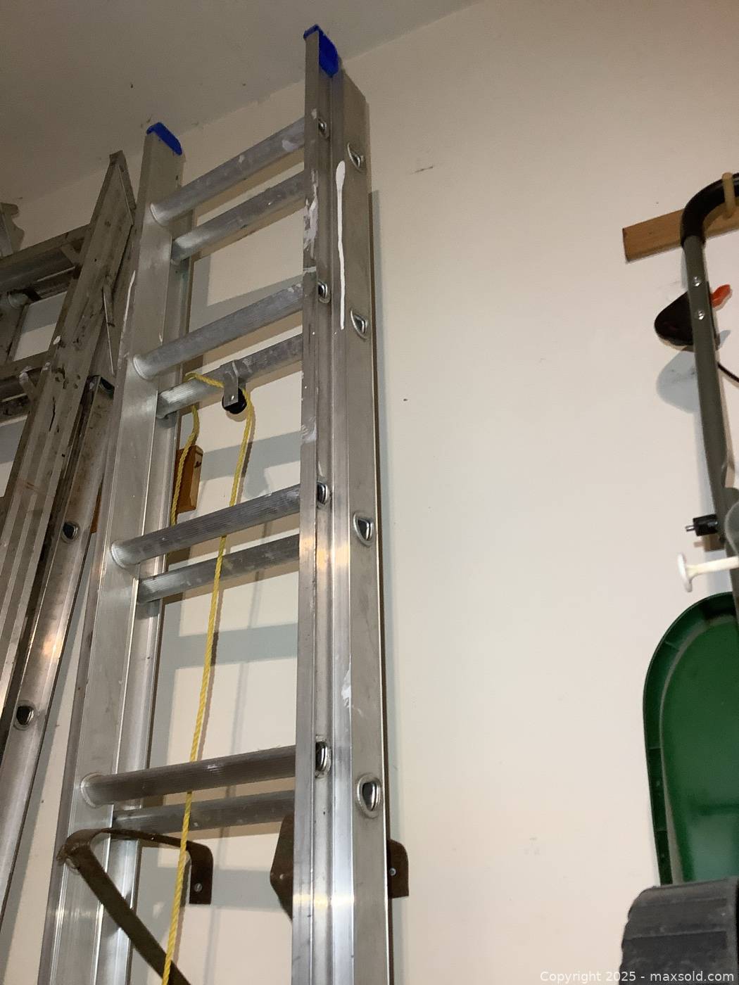 16 ft aluminum extension ladder | Maxsold