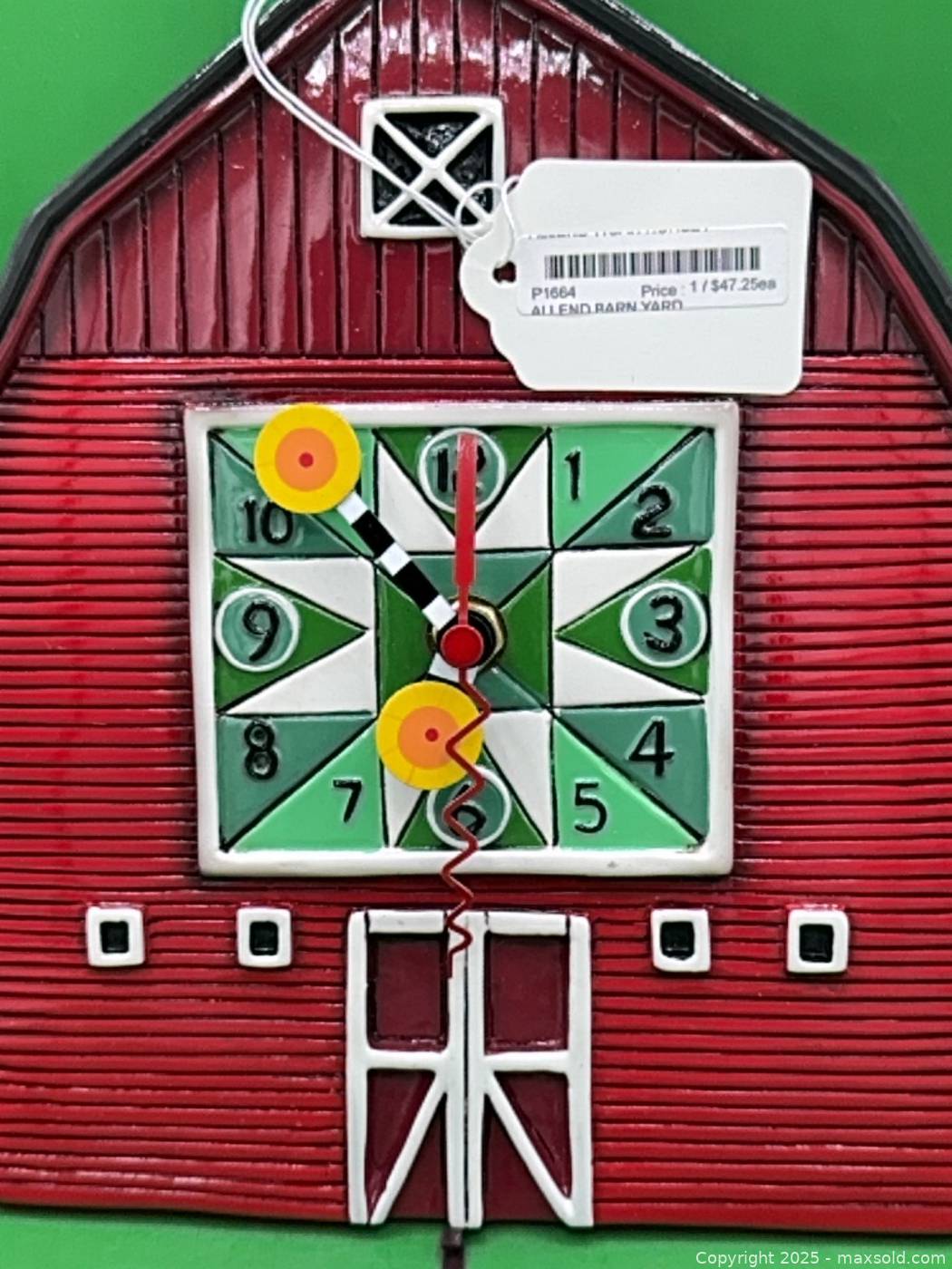 Barn-shaped quartz wall clock with cow pendulum | Maxsold