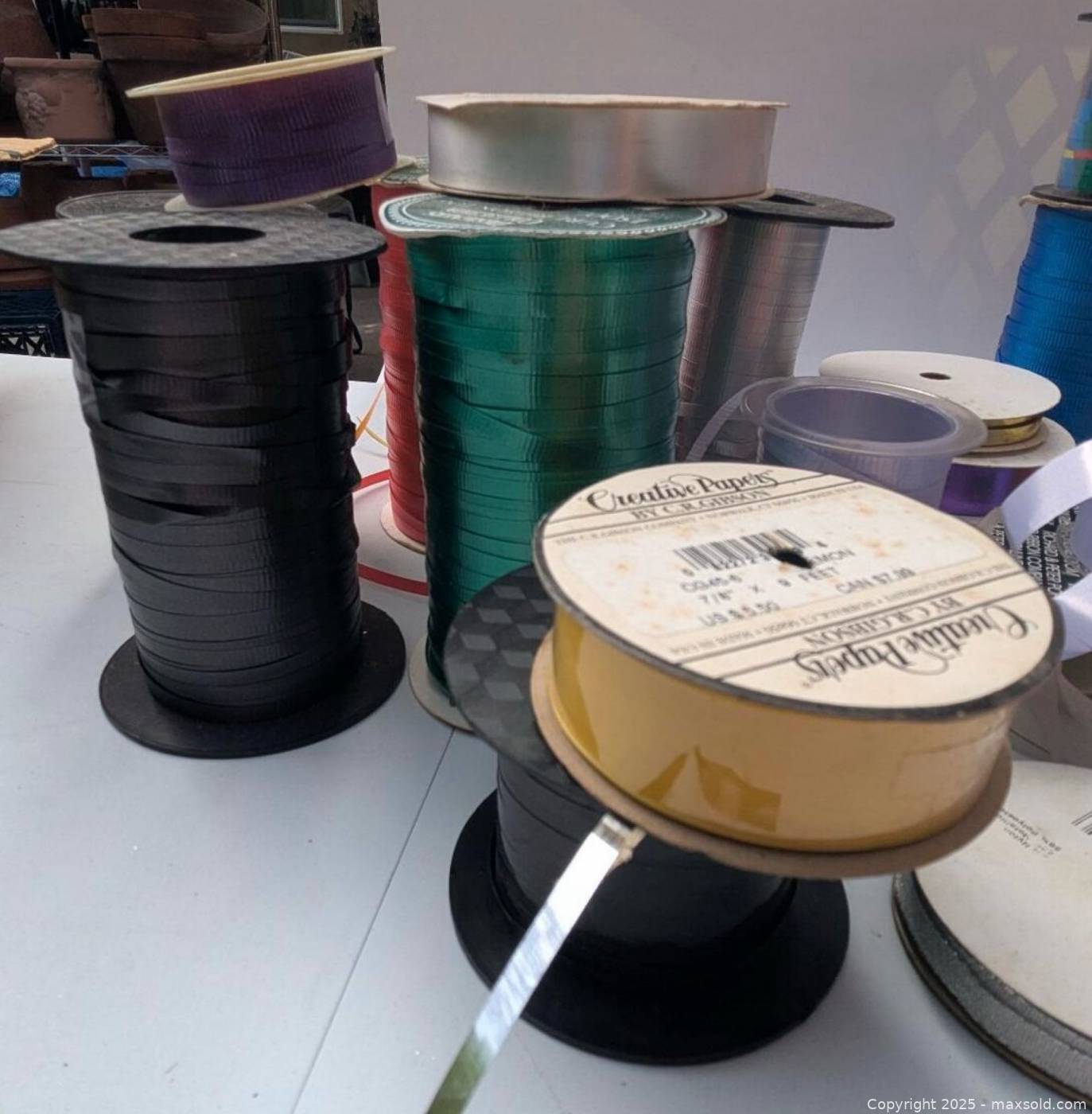 Approx. 24 spools assorted gift ribbon | Maxsold