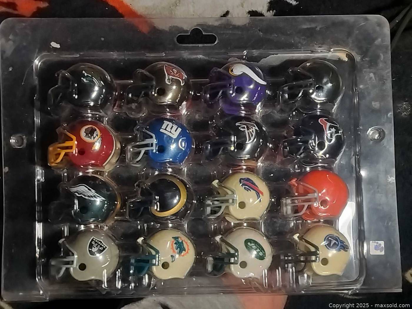 Riddell NFL 32-Team Mini Helmet Tracker Set | Maxsold