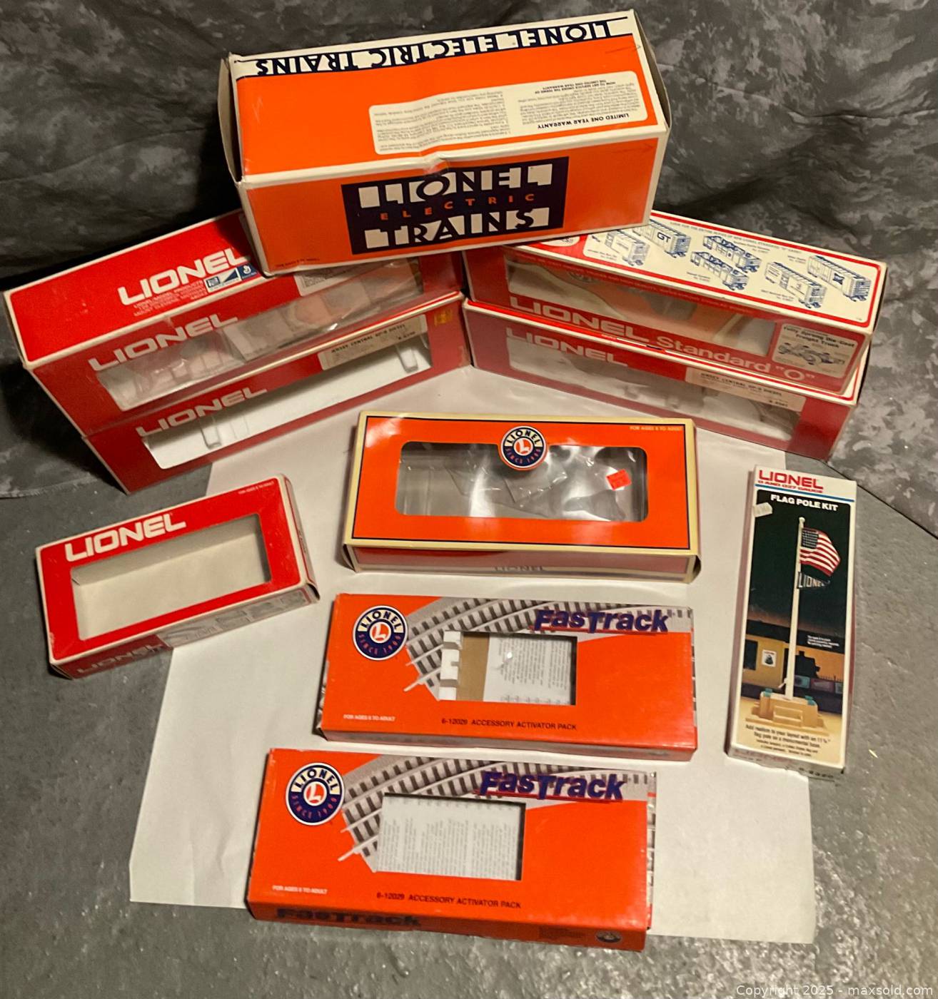 lionel-empty-train-boxes-10-maxsold