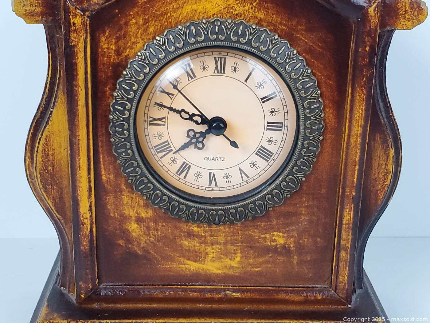 Antique Style Wooden Mantel Clock | Maxsold