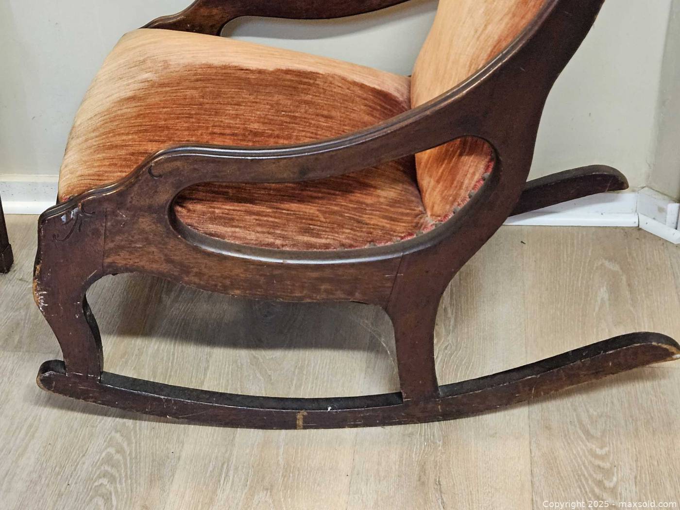 Antique Victorian carved walnut Lincoln rocker | Maxsold