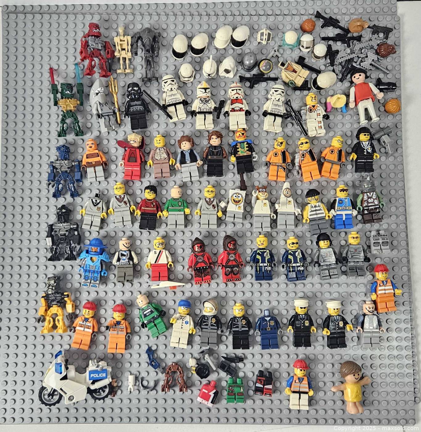 Lego Mini Figure Lockheed Accessory LEGO minifigure assortment with accessories | Maxsold