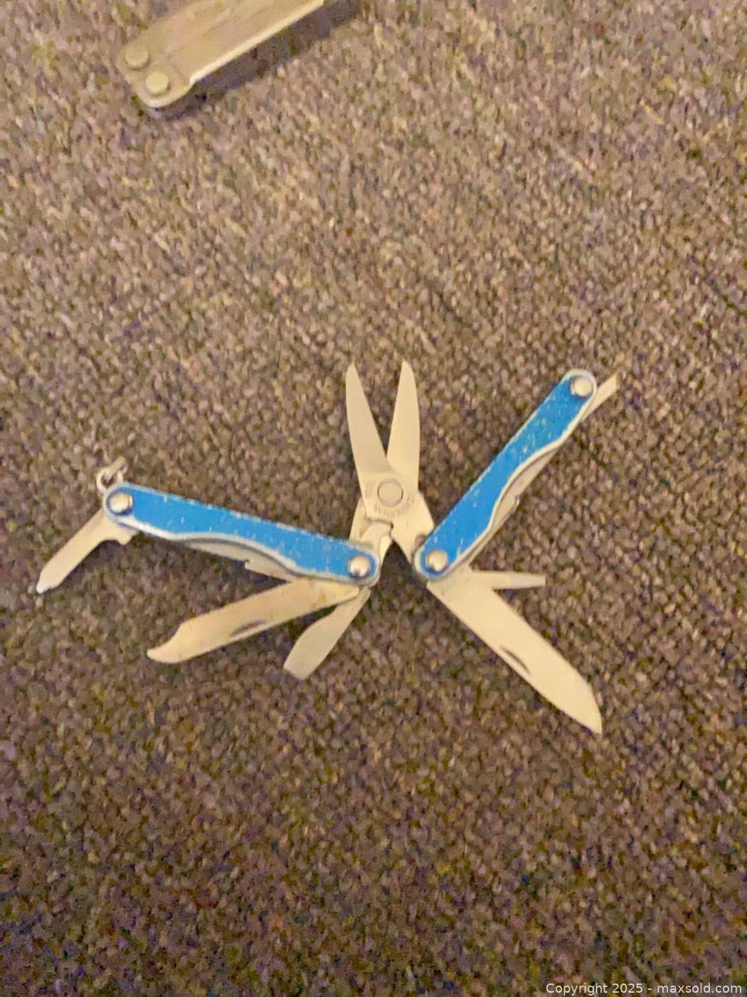 Leatherman Squirt S4 Multi-Tool | Maxsold