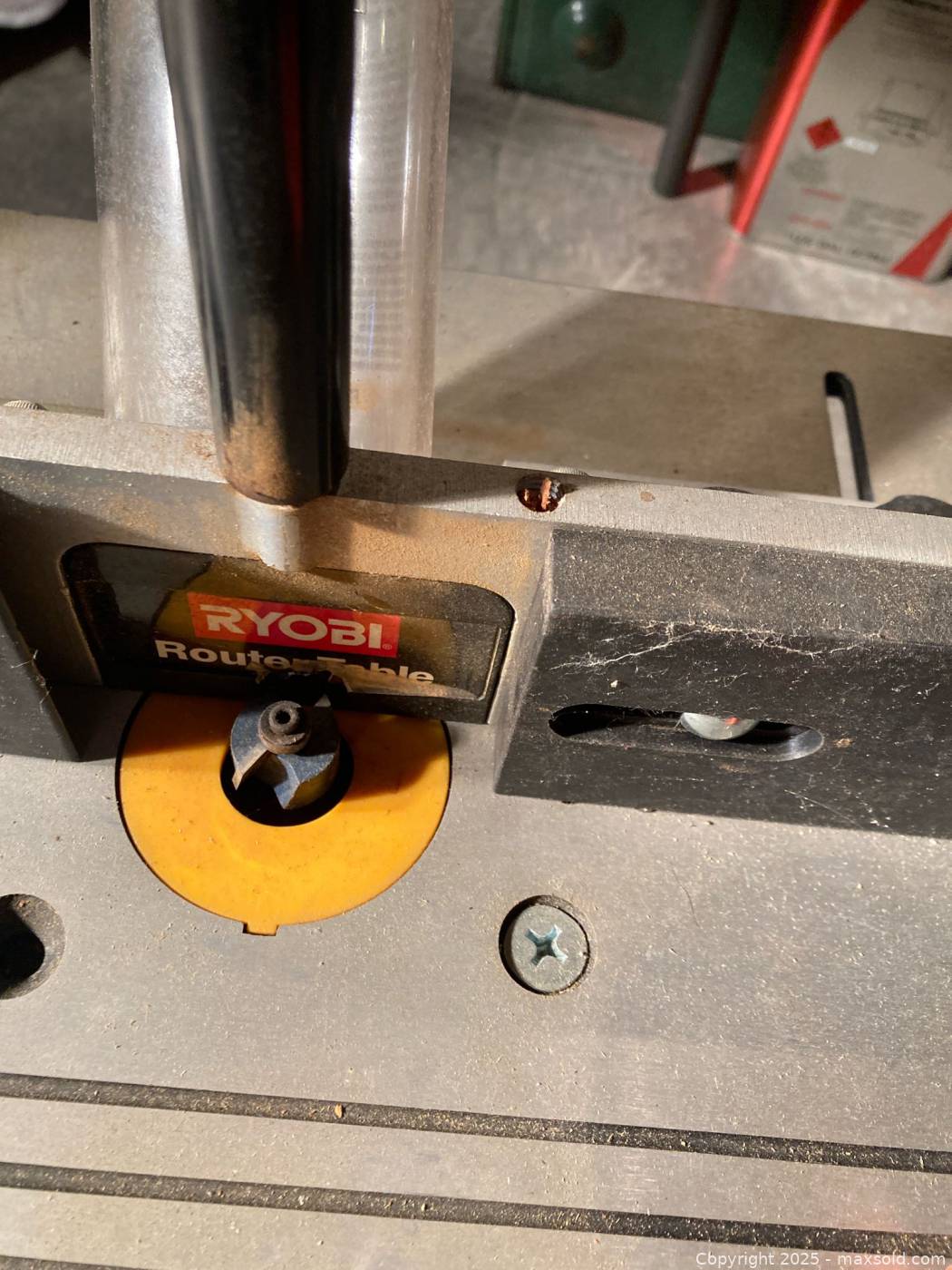 Ryobi A25RT03 router table with router bit set | Maxsold
