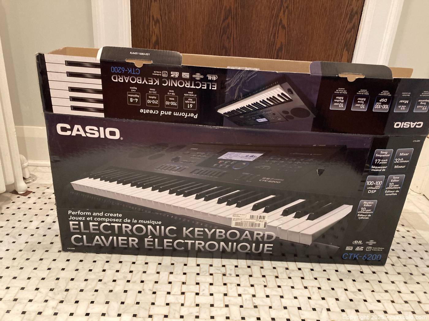 Casio CTK-6200 electronic keyboard with stand | Maxsold