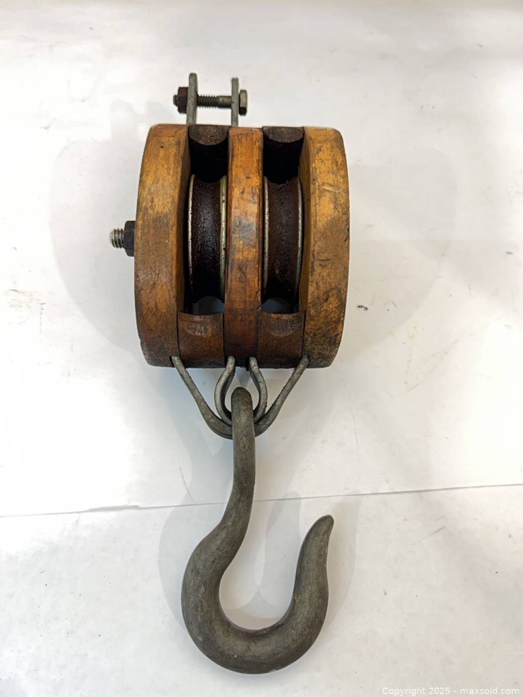 Antique double-sheave wooden barn pulley | Maxsold