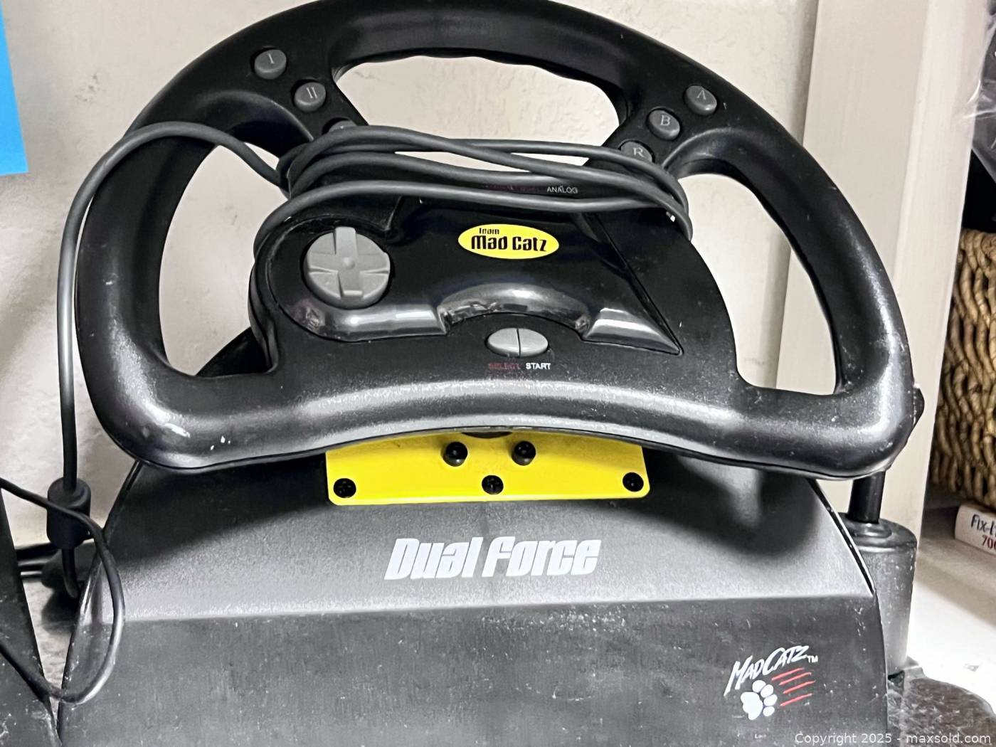Mad Catz Dual Force racing wheel with pedals for PlayStation | Maxsold