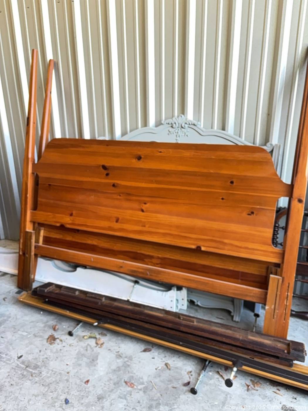 King ornate headboard, wooden side rails and slats | Maxsold