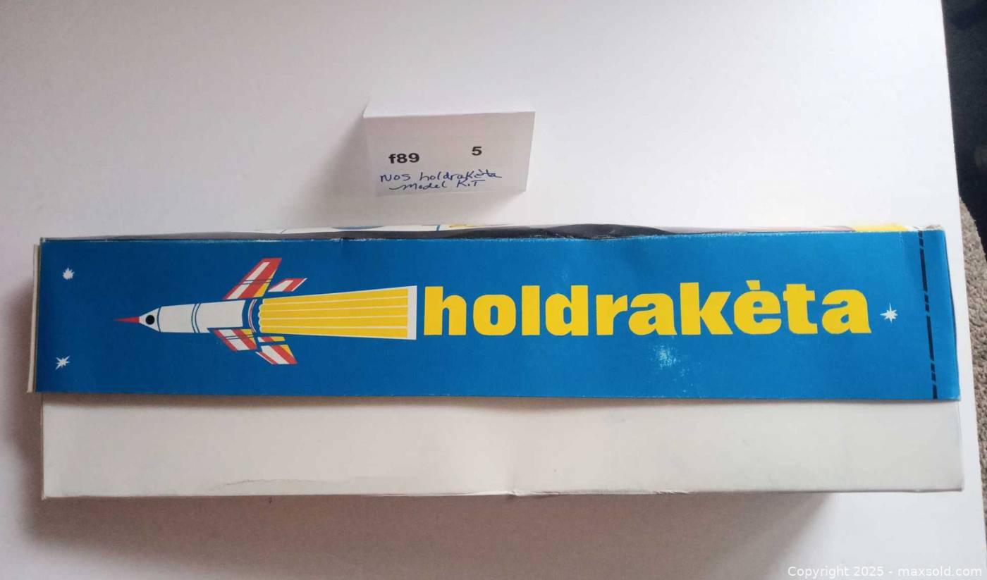 Holdrakéta lithographed tin flywheel rocket with original box | Maxsold