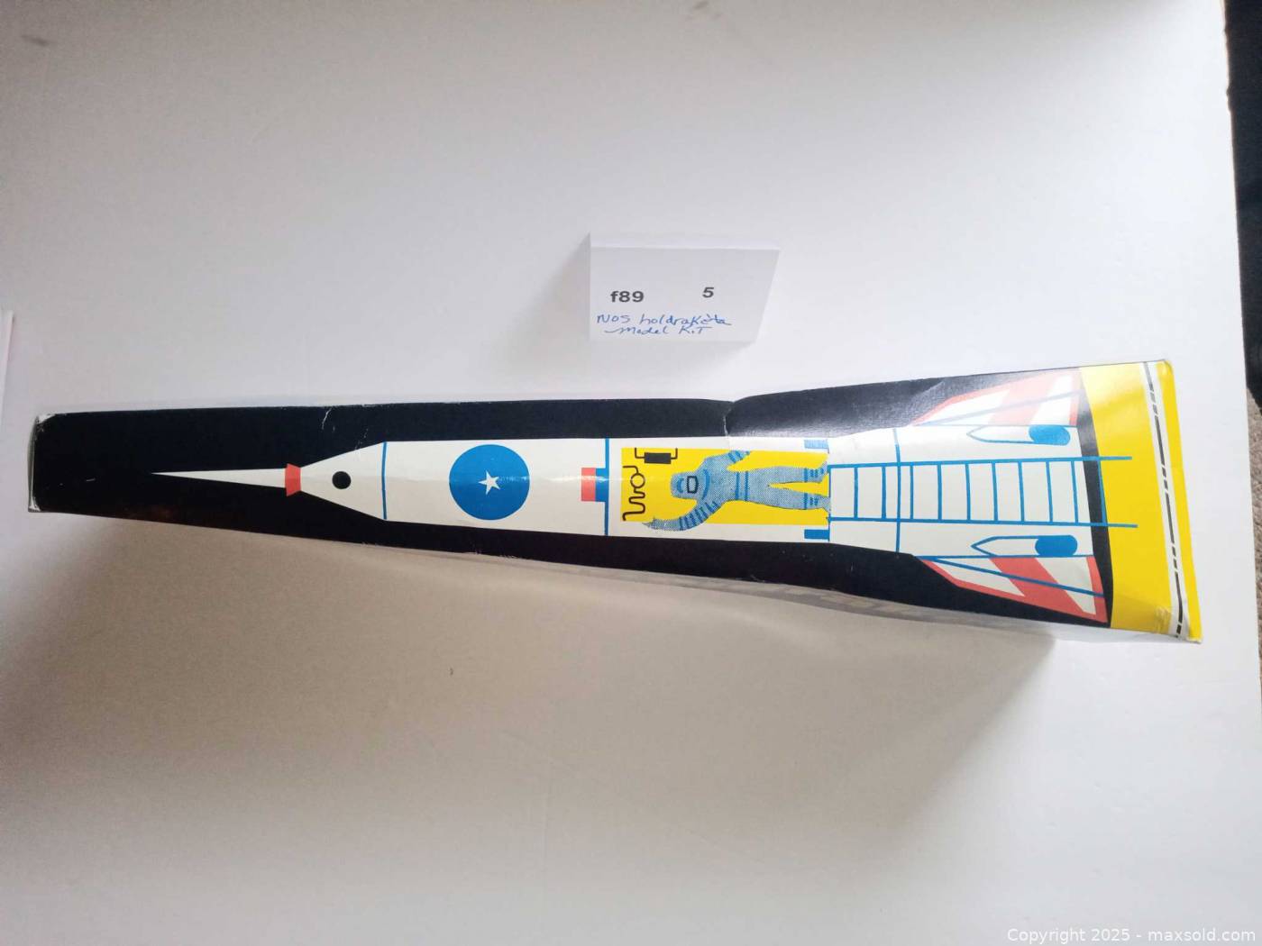 Holdrakéta lithographed tin flywheel rocket with original box | Maxsold