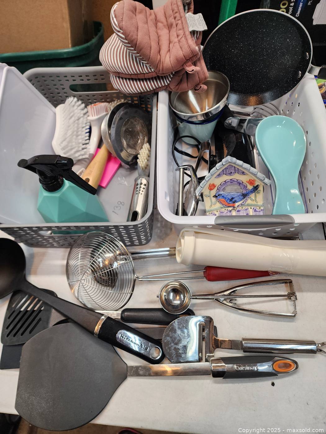 Kitchen utensils, cookware and tools | Maxsold