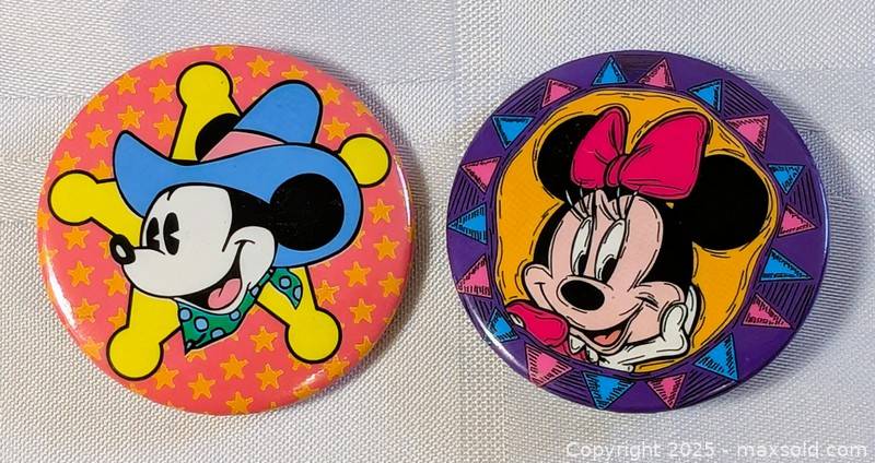 Walt Disney Mickey And Minnie Mouse Buttons | Maxsold