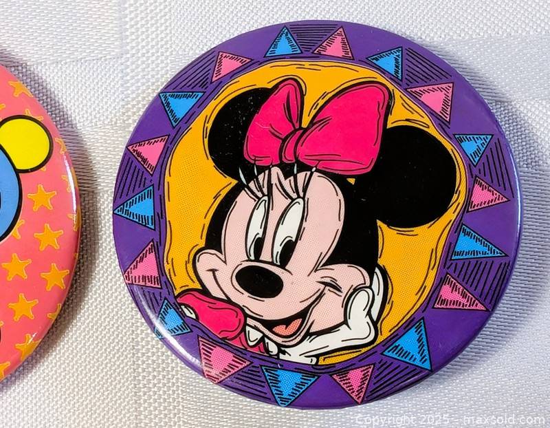Walt Disney Mickey And Minnie Mouse Buttons | Maxsold
