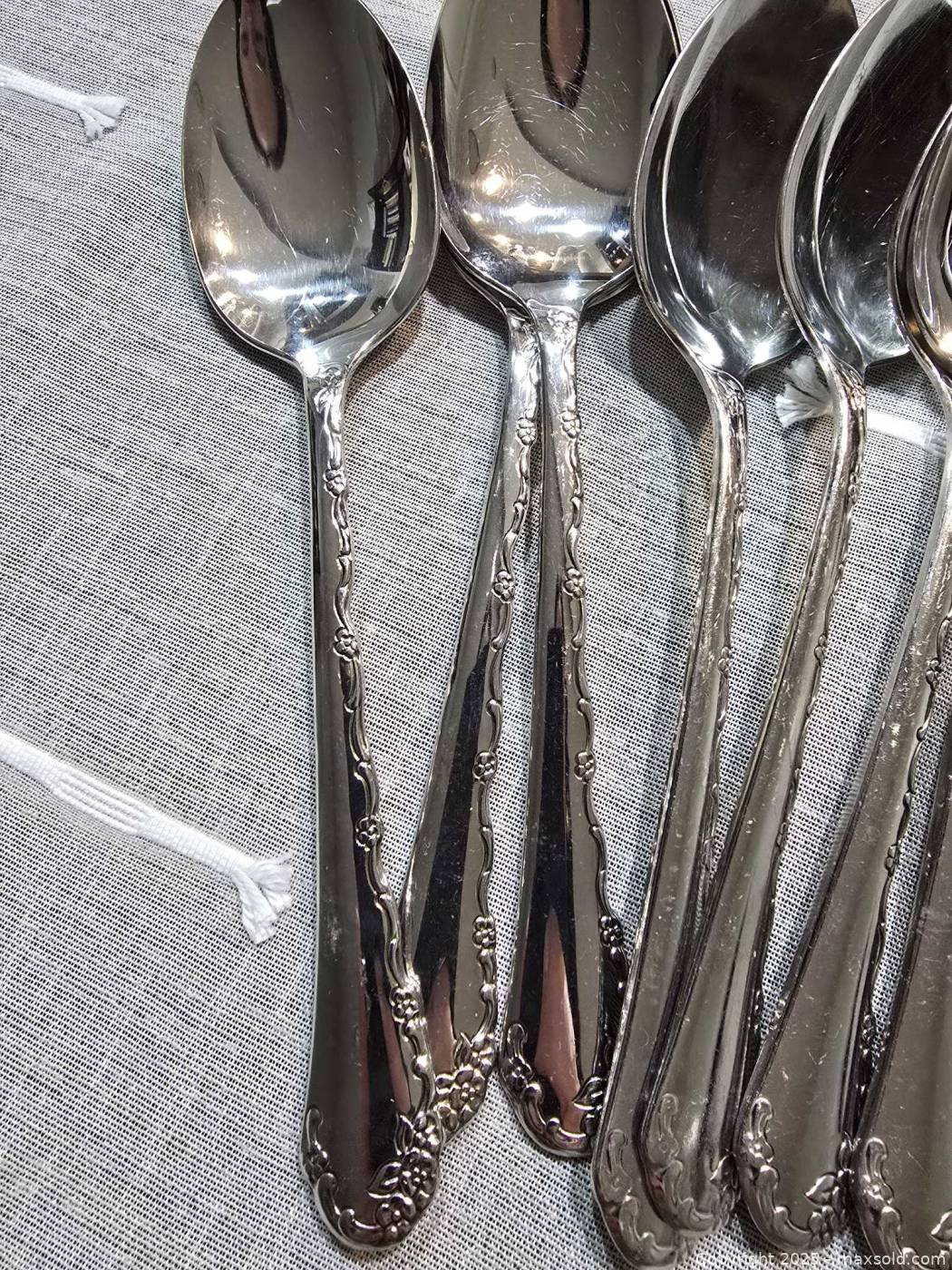 Oneida Community 20 piece stainless flatware set Maxsold