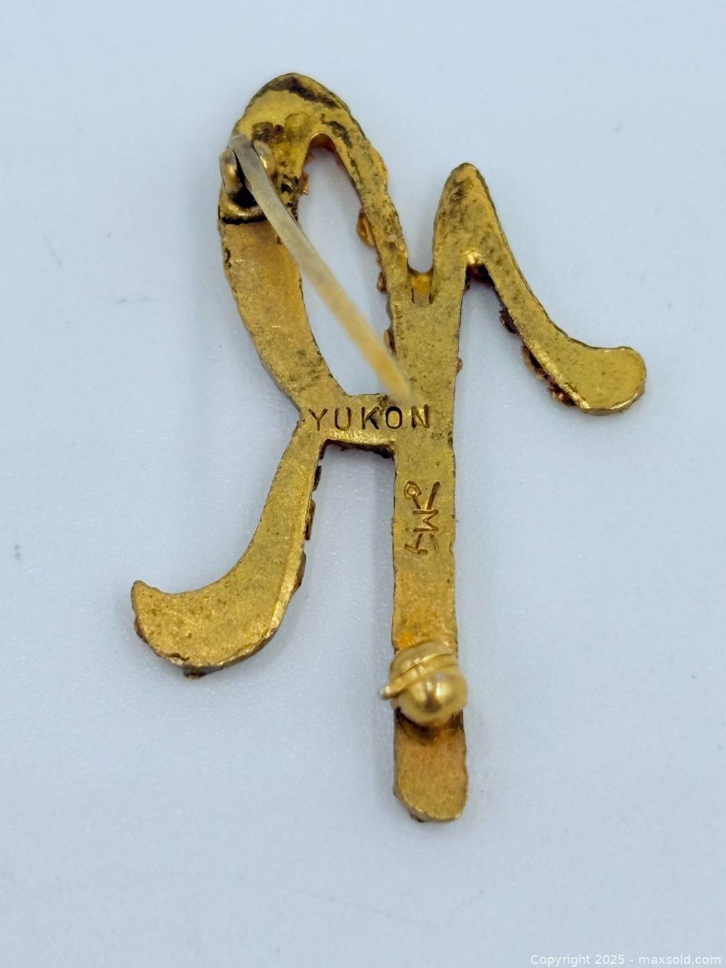 Gold nugget cluster letter R brooch 3.21 g | Maxsold