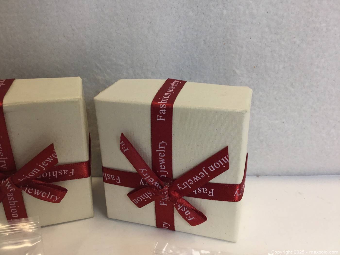 Two 18-in-1 Snowflake Multi-Tool Keychains | Maxsold