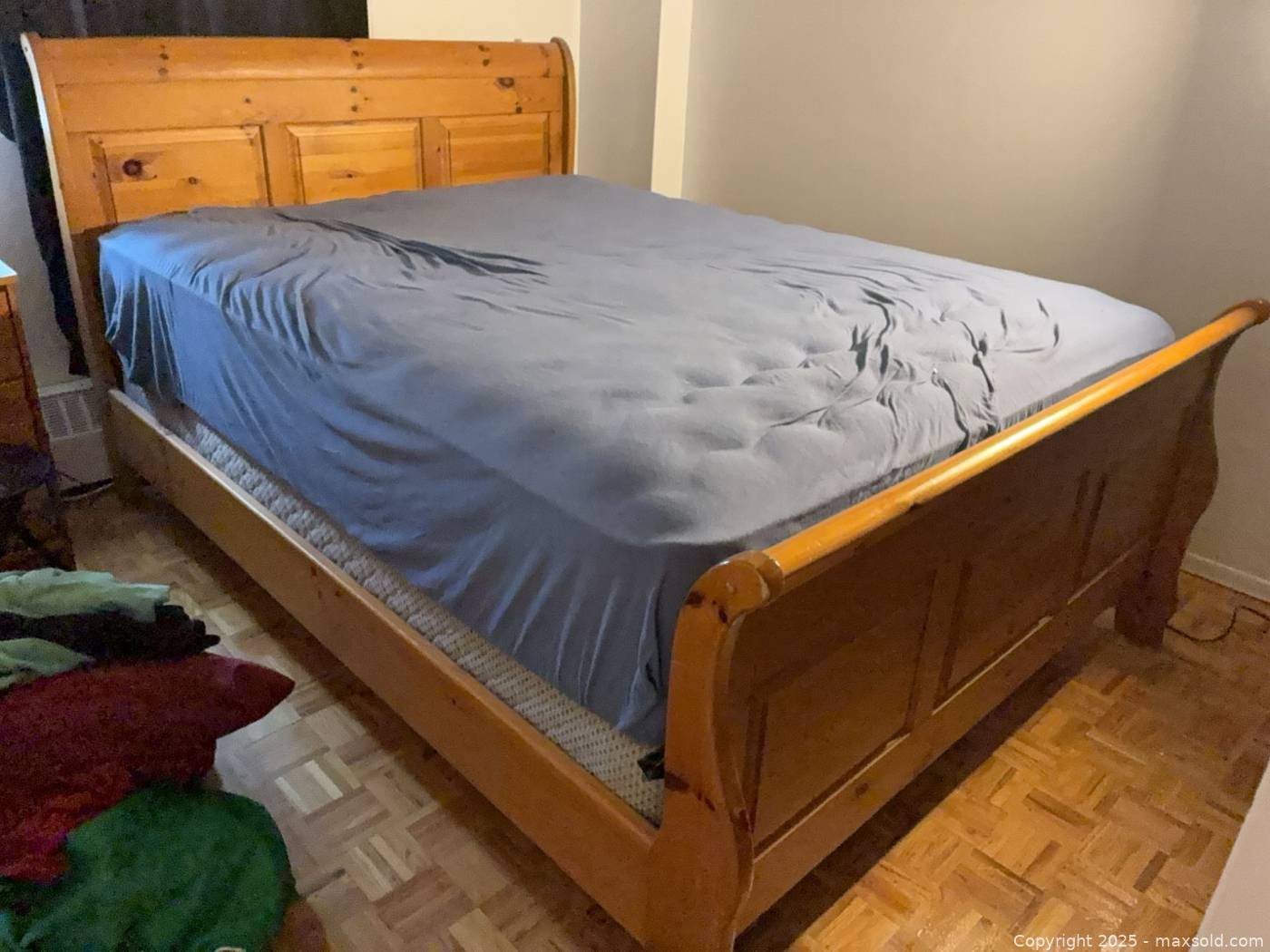 Solid Pine Queen Sleigh Bed | Maxsold