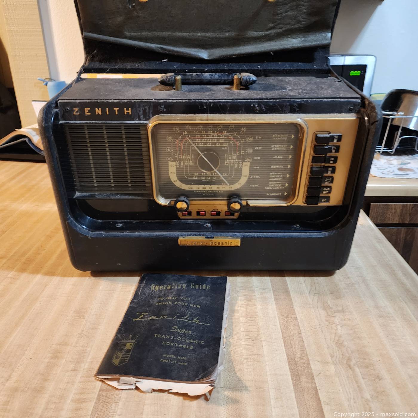 Zenith H-500 Trans-Oceanic portable radio with manual | Maxsold