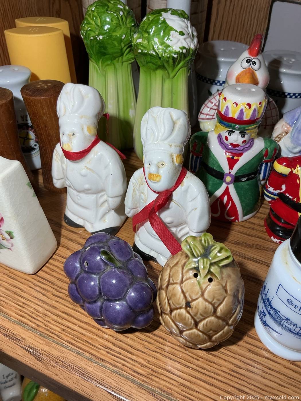 Collection of novelty salt and pepper shakers Maxsold — free download