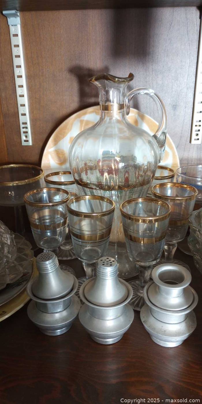 Mixed Vintage Kitchenware Glassware Plates Jars | Maxsold