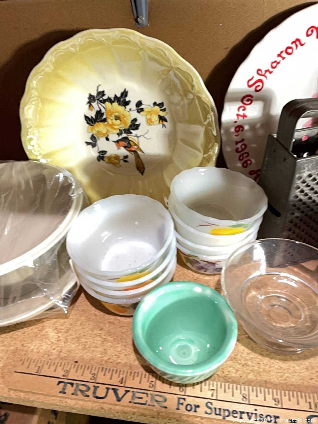 Vintage kitchenware lot bowls plates grater | Maxsold