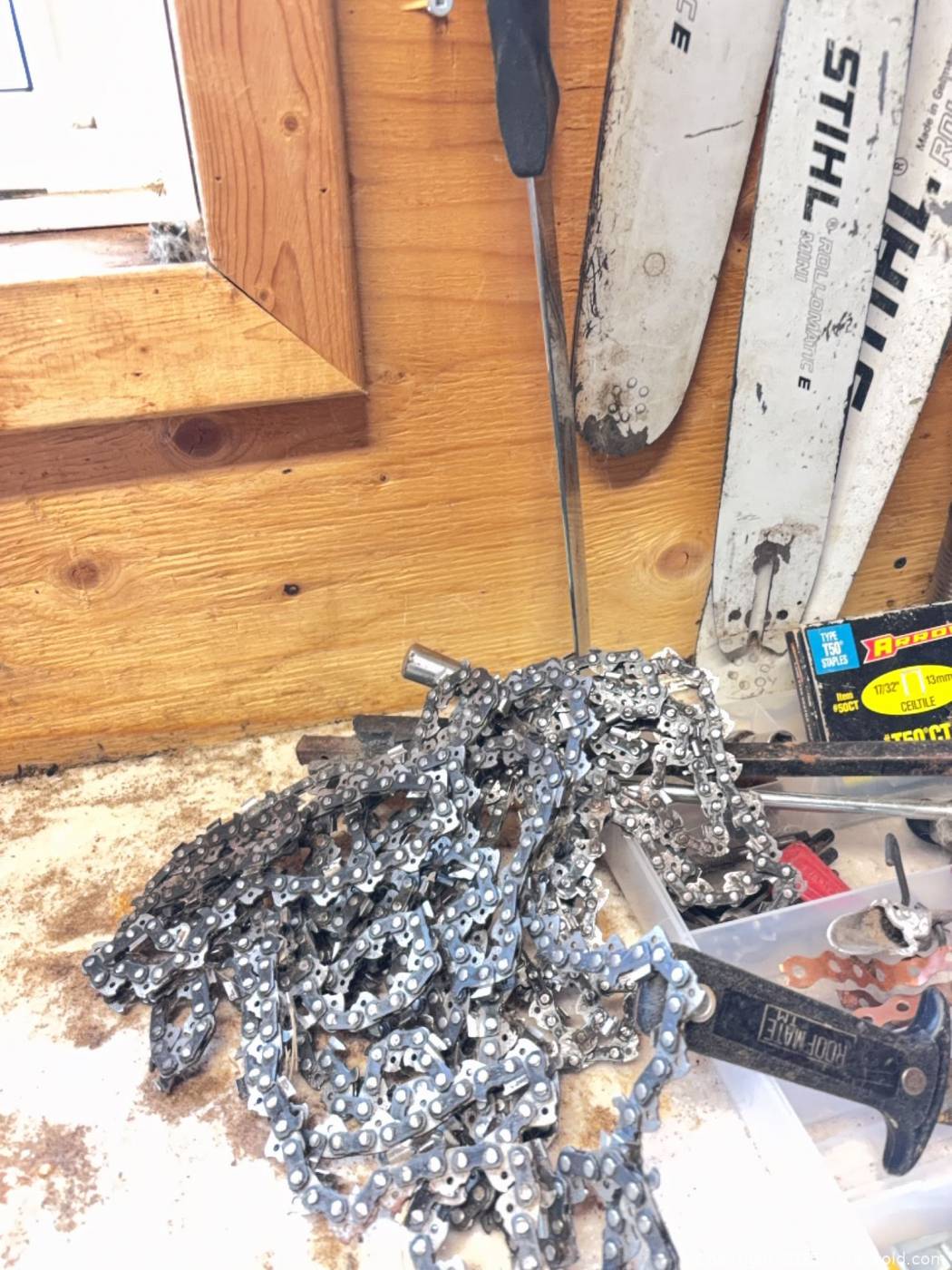 Stihl chainsaw guide bars, chains and tools | Maxsold