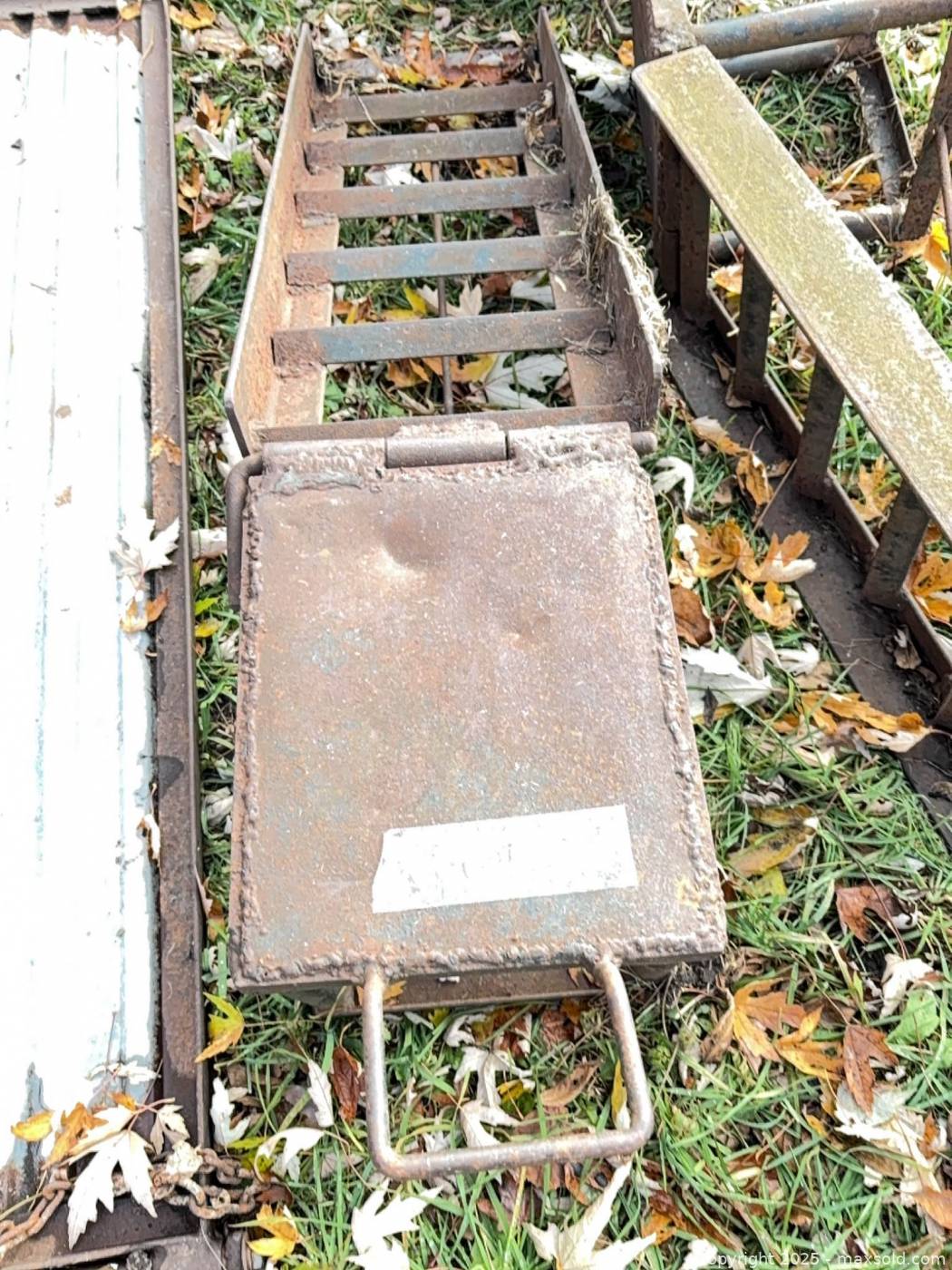 Wheelbarrow, rain barrel, ramps and yard parts | Maxsold