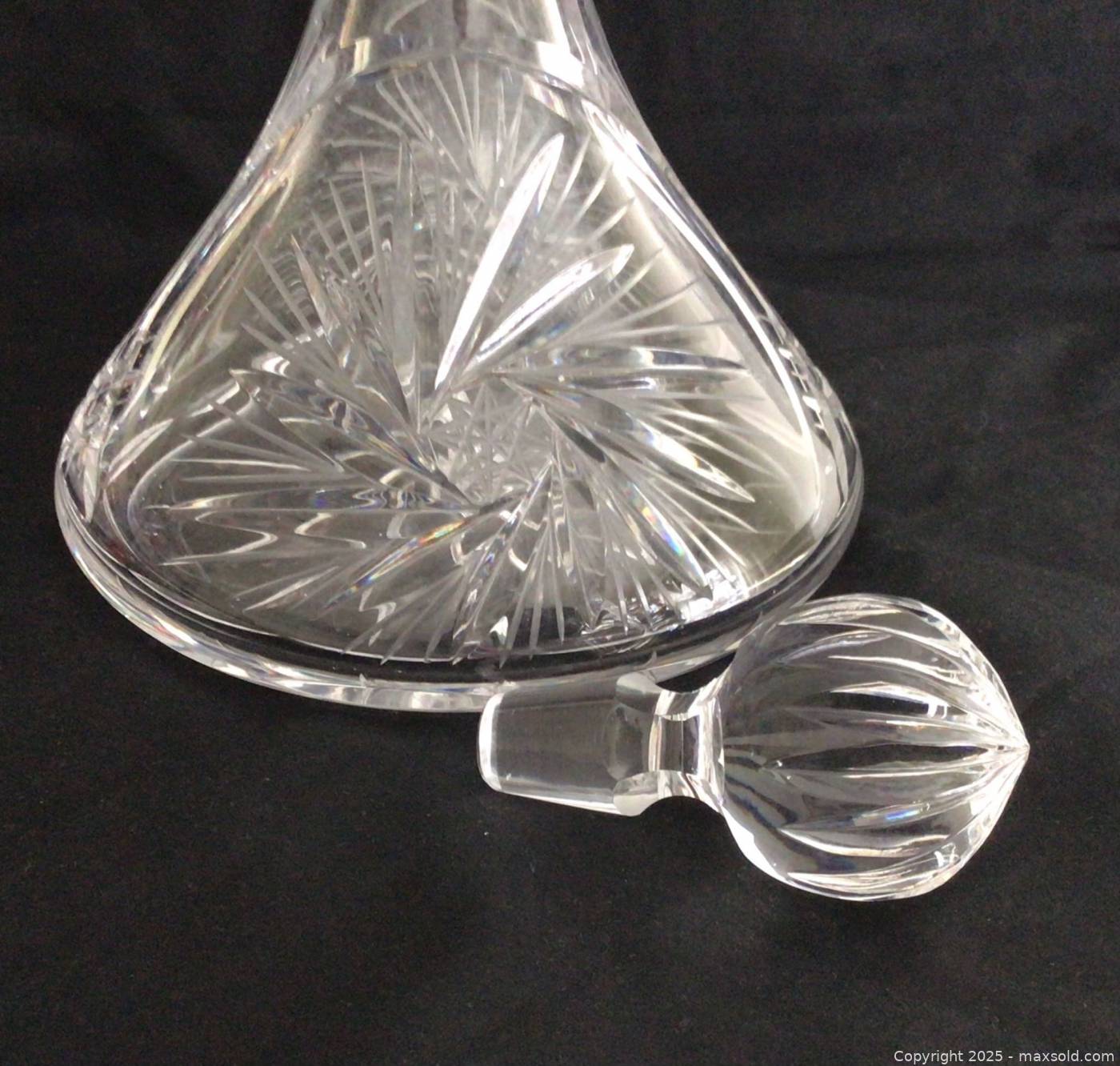 Crystal ship decanter pinwheel pattern | Maxsold