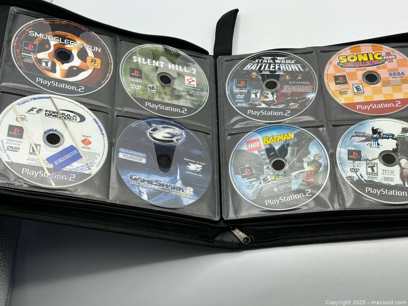 Game Discs Containers Binder with 47 loose video game discs | Maxsold