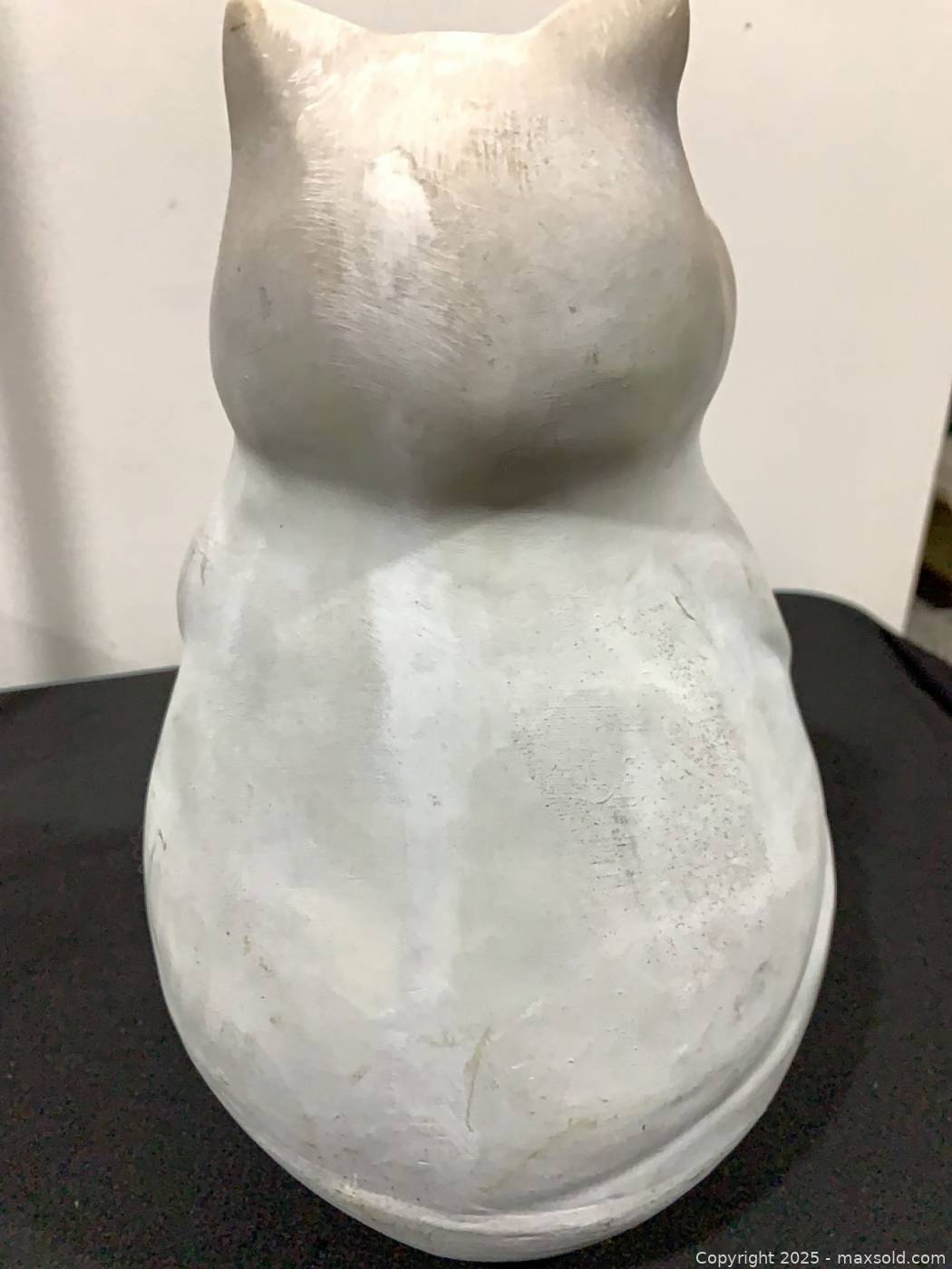 Vintage large roly-poly cat figurine | Maxsold