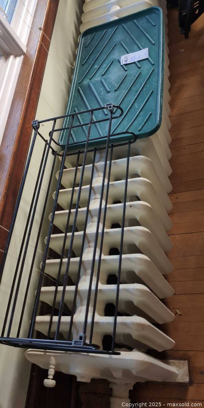 Metal shoe rack and boot tray | Maxsold