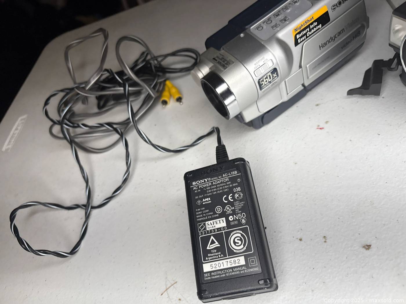 ANCIEN CAMESCOPE CAMÉRA Sony Handycam (Fonctionne Bien) EUR 160,00 - FR