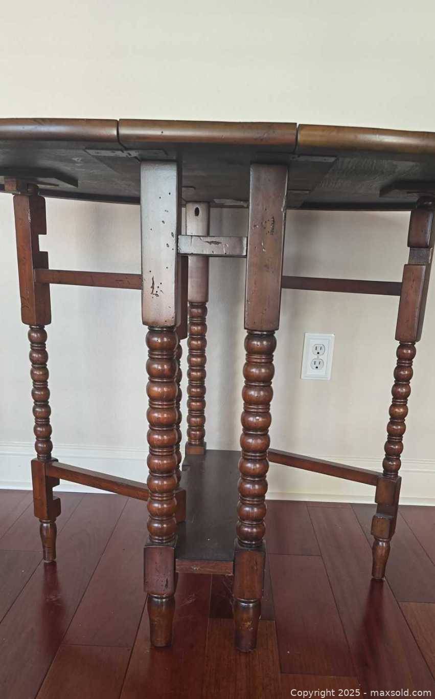 Vintage wood gateleg drop-leaf dining table | Maxsold