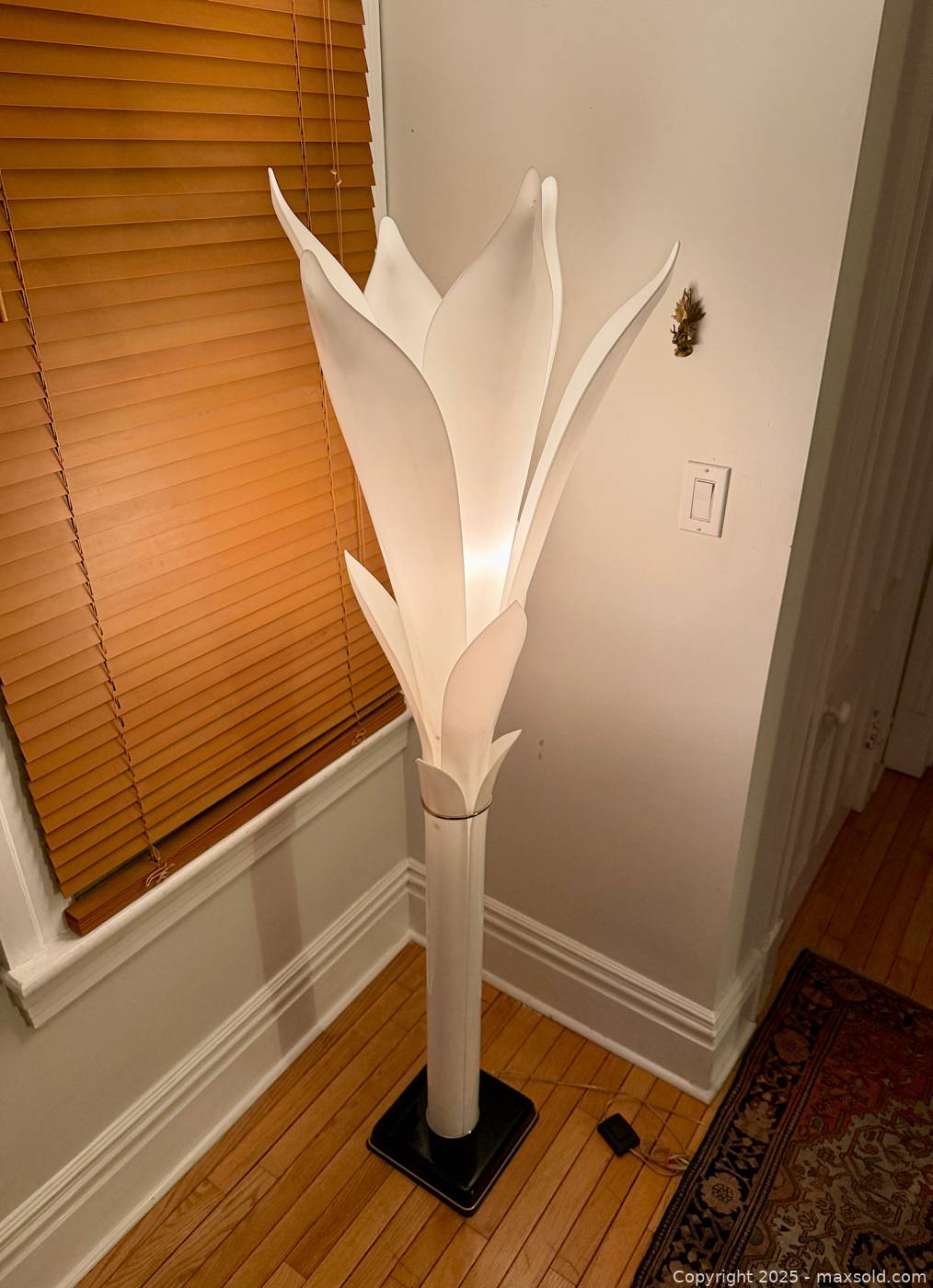 Roger Rougier acrylic tulip floor lamp | Maxsold