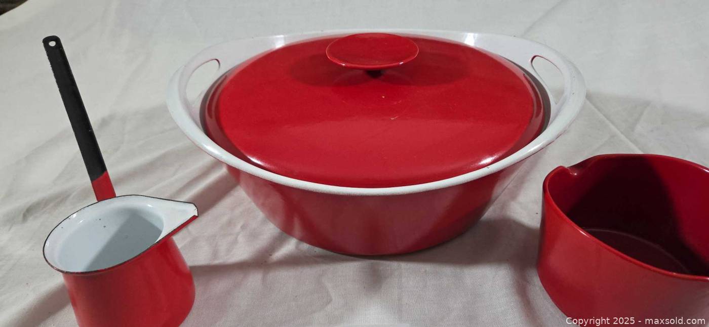 Red cast iron casserole, saucepan and dipper | Maxsold
