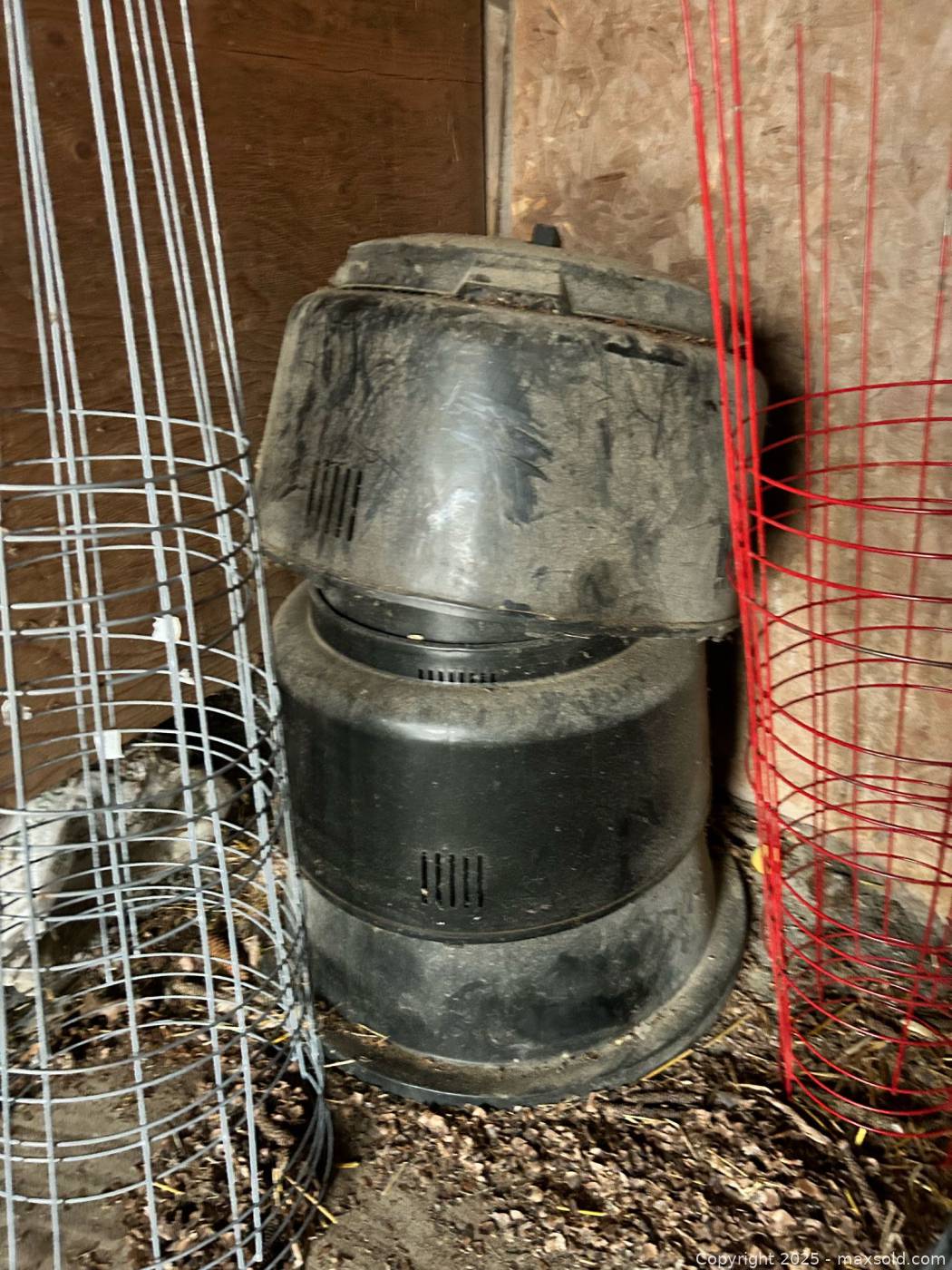 Tomato cages, plant supports & compost tumbler parts | Maxsold